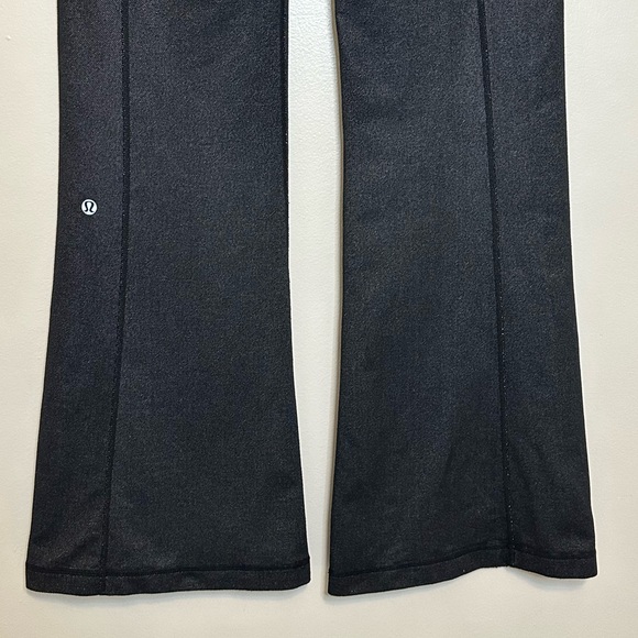 🎉LULULEMON High Rise Flared Leggings Pants Size 6 - Picture 3 of 16